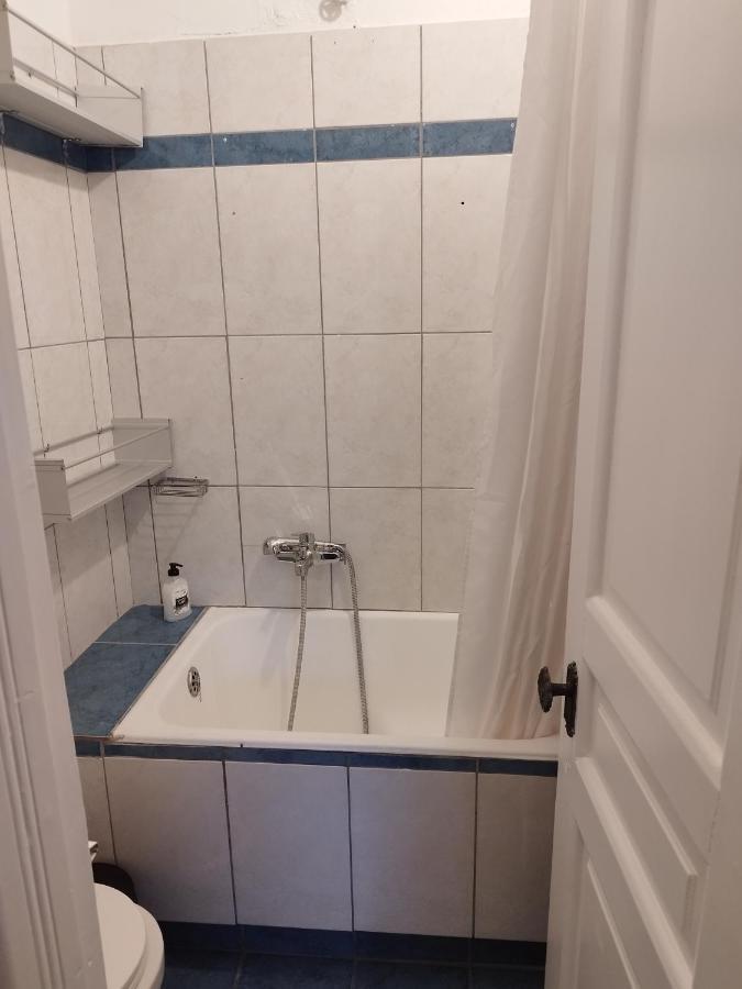 Комната Pilika 4Room With Shared Bath Athens Ngoại thất bức ảnh